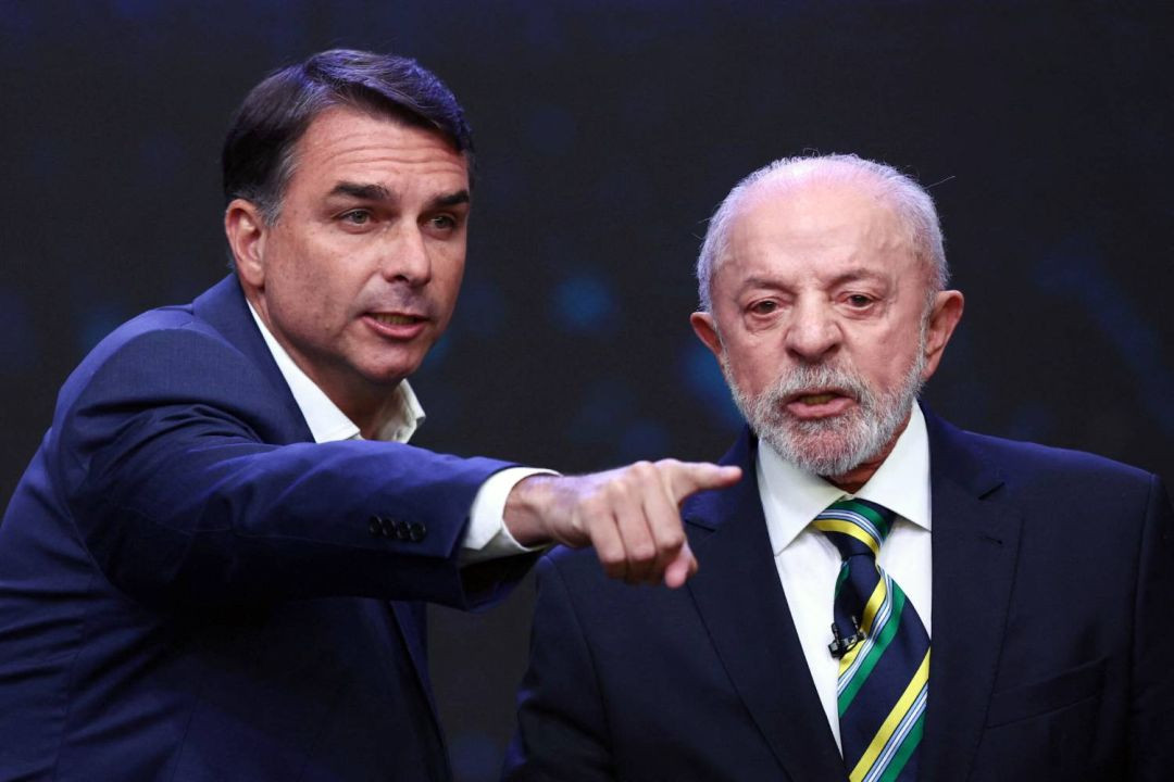 Flávio Bolsonaro é orientado a ser mais propositivo em debate; Lula pede checagem das falas