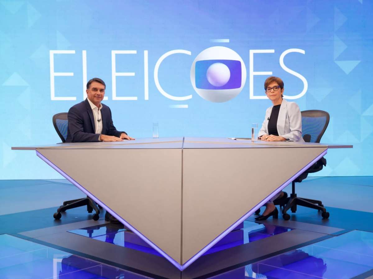 Flávio Bolsonaro foca em ataques a Lula, cita demissão de chefão da Globo e enaltece legado do pai