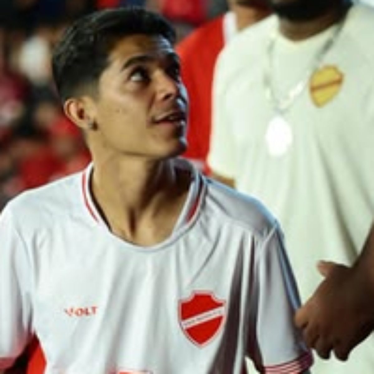 Influencer goiano preso pelo ICE nos EUA é deportado para o Brasil