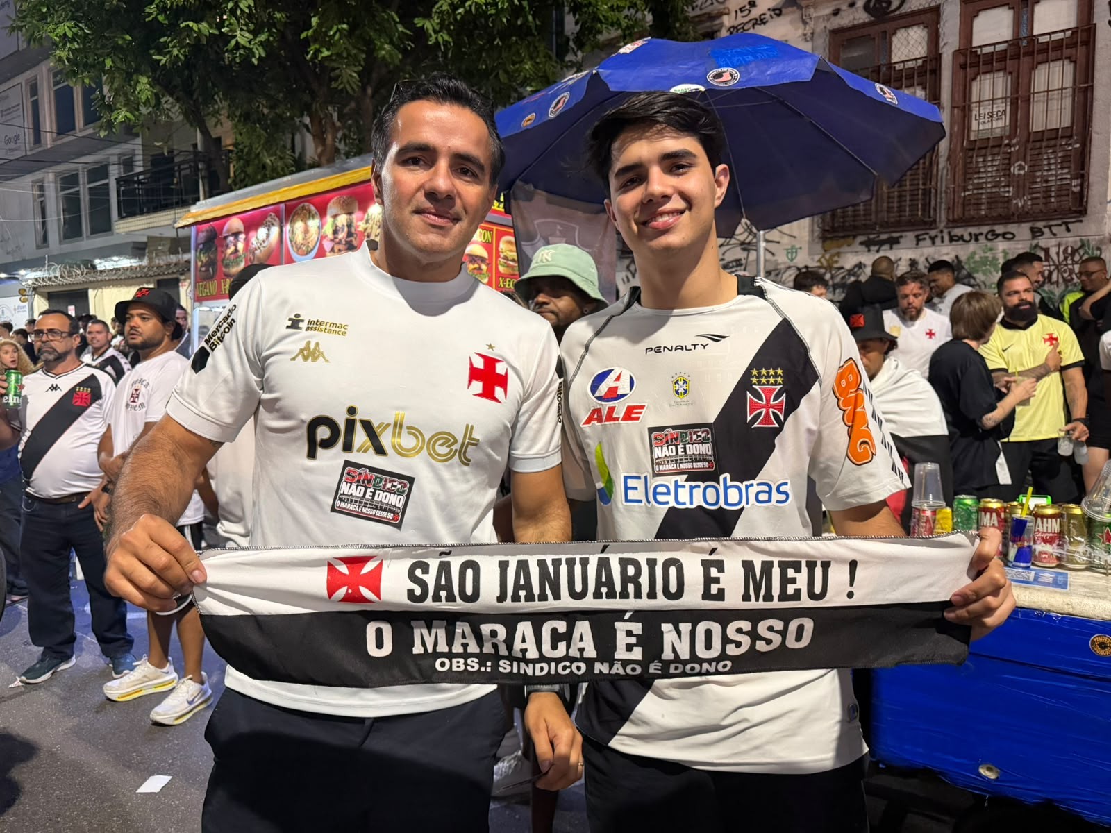 Torcedores do Vasco provocam Flamengo e Fluminense em volta ao Maracanã: "Síndico não é dono"