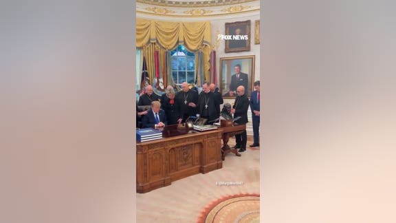 A Casa Branca defende Trump após arcebispo chamar momento de oração de 'manipulado' antes das eleições intermediárias
