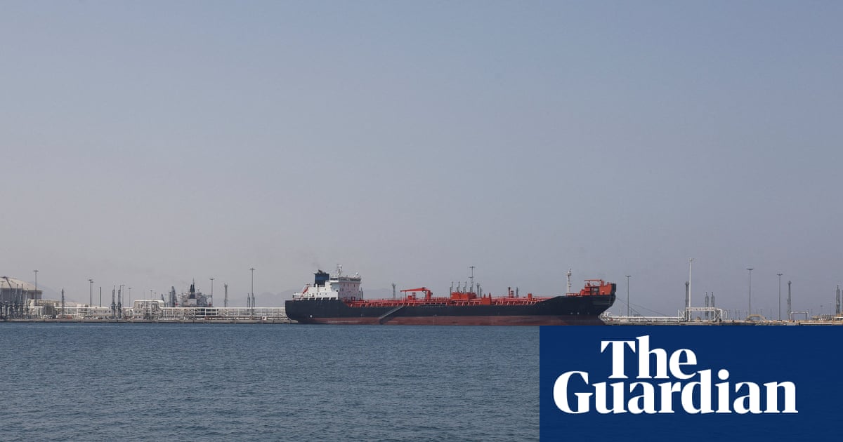 O preço do petróleo sobe acima de US$ 115 por barril em meio a temores de que os EUA renovarão ataques contra o Irã