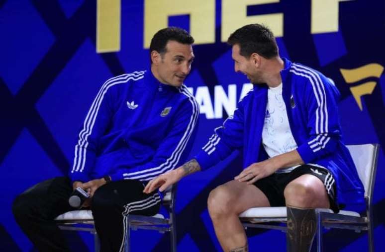 "Foi um sonho ser técnico dele", diz Scaloni sobre despedida de Messi