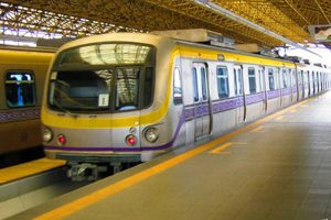 Passeiros do LRT-2 atrasados devido a atrasos nos trens podem solicitar certificação