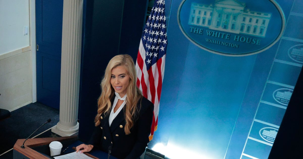 ‘Alguém investigou o histórico dela?’: Como Trump perdeu a confiança em Katie Zacharia como secretária de imprensa em apenas cinco dias