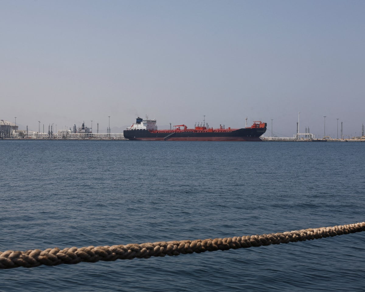 O preço do petróleo sobe acima de US$ 115 por barril em meio a temores de que os EUA renovarão ataques contra o Irã
