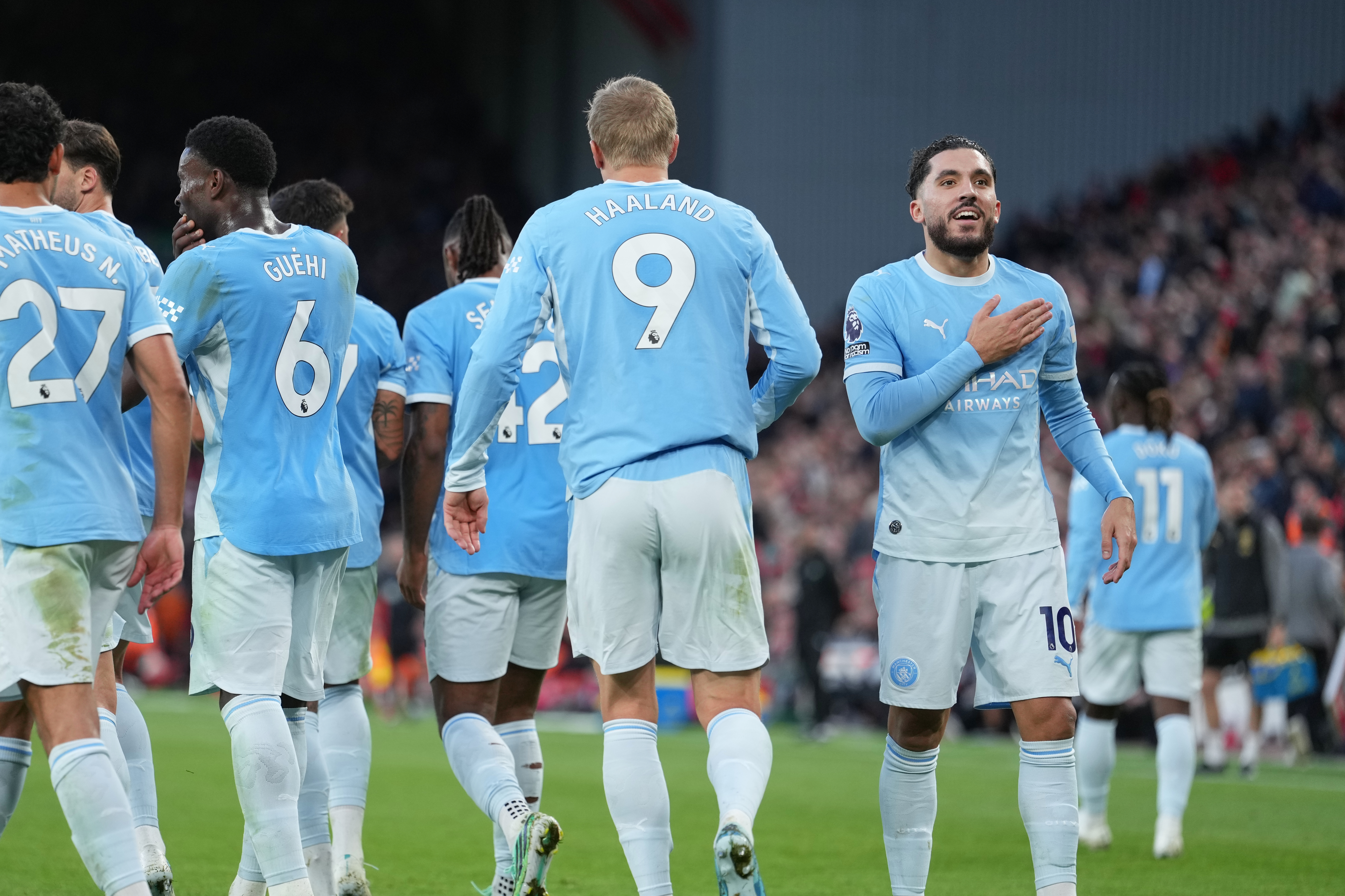 Manchester City leva o recorde perfeito para o Villa em meio à turbulência fora de campo