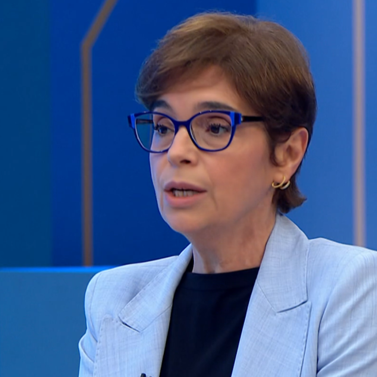 Renata Lo Prete dá bronca em Flávio Bolsonaro durante a sabatina da Globo