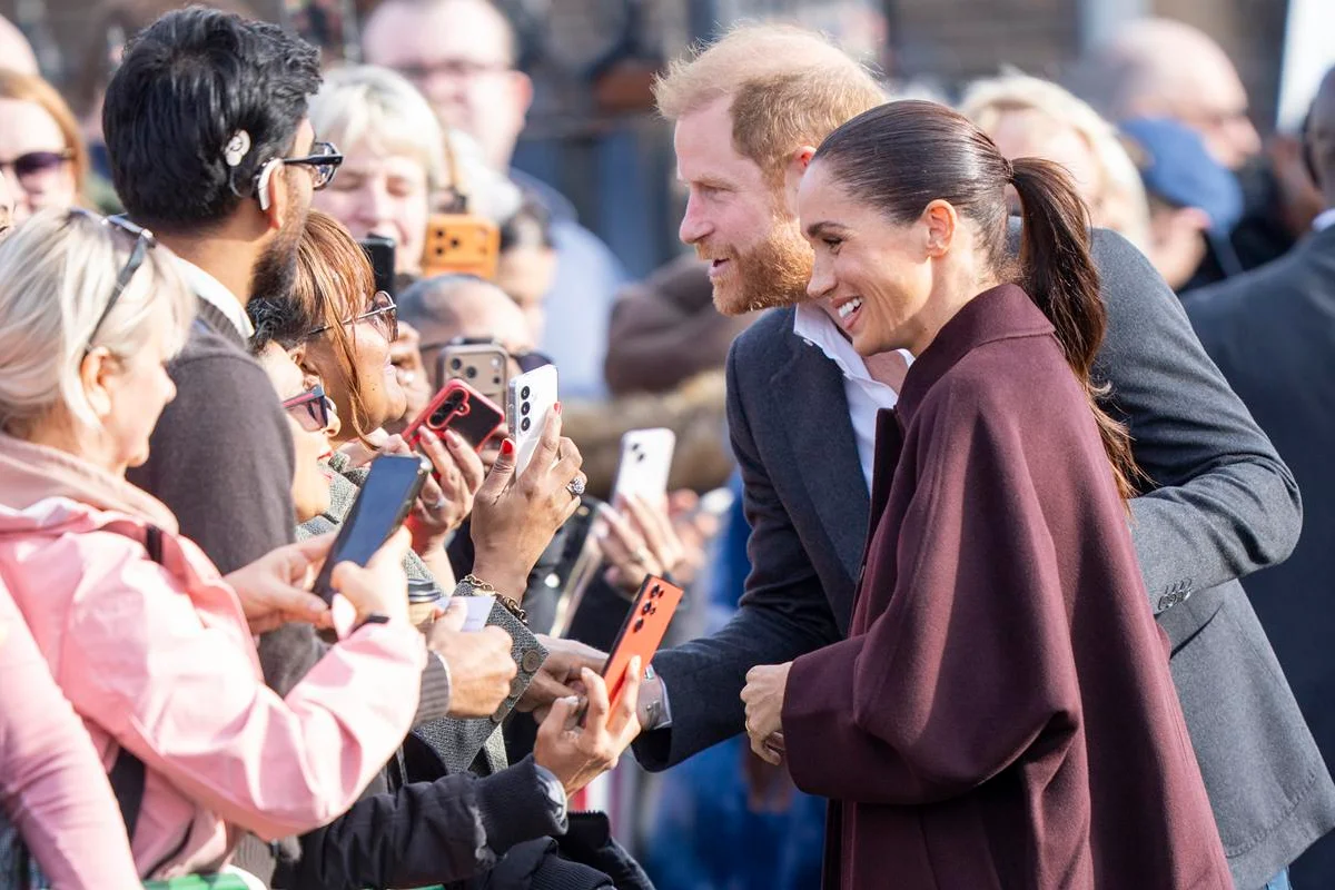 Harry e Meghan fazem 1ª aparição pública no Reino Unido após volta dos EUA