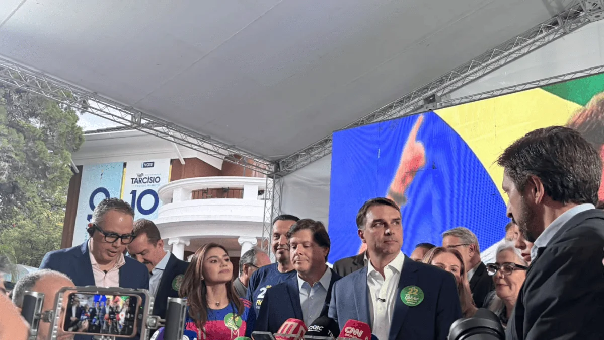 Após PT confirmar Lula em debate da Band, Flávio diz que não vai participar