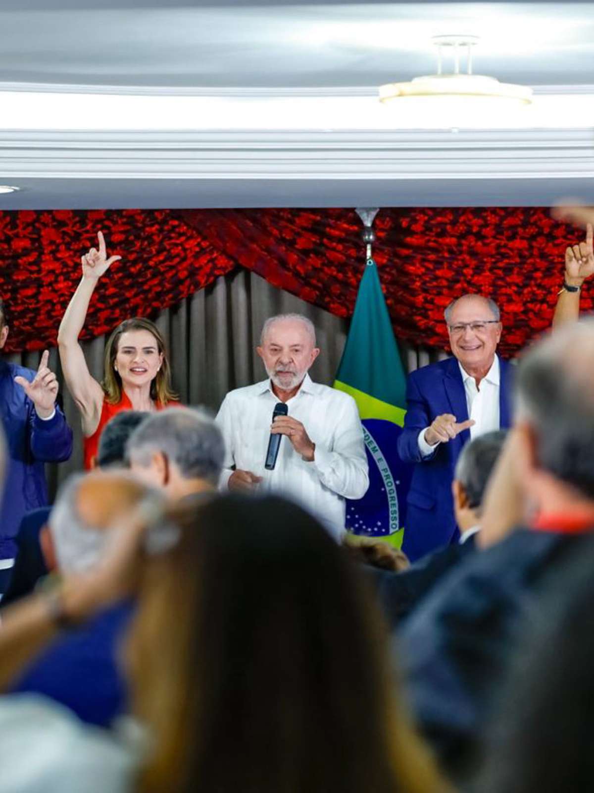 Reduto do PT, Lula inicia campanha de 2º turno sem palanque formal em PE, AL e MA