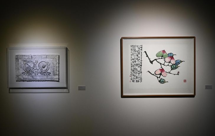 Do Ho Suh's 'Heavenly Peaches' (2026) and Suh Se-ok's 'Heavenly Peaches' (1989) are installed at Seongbuk Museum of Art as part of the inaugural edition of Seongbuk Art Week, Monday. Korea Times photo by Lee Hae-rin