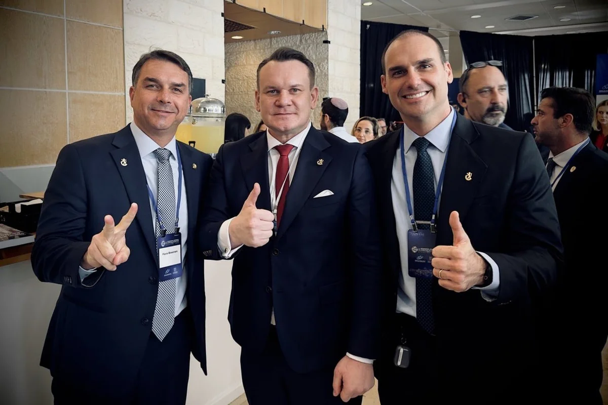 Brasileiras buscam o Itamaraty após serem "caçadas" por deputado da Polônia