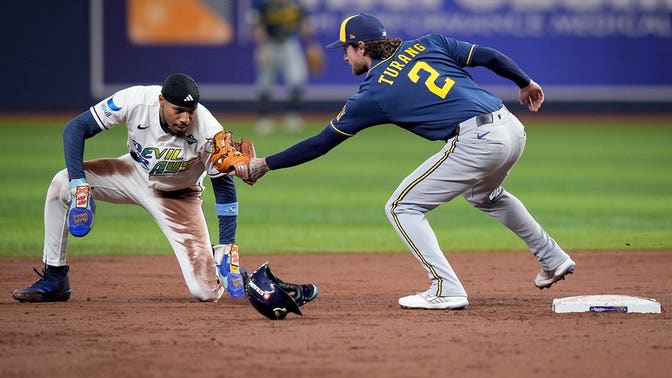 O jogador da Tampa Bay Rays, Chandler Simpson, bateu o rosto na parede ao fazer uma jogada incrível durante a World Series contra os Brewers.