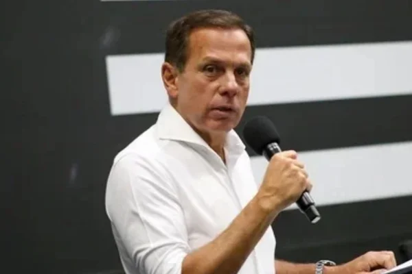 Aliado de Lula diz que Doria “suja as mãos de sangue” ao apoiar Flávio - destaque galeria
