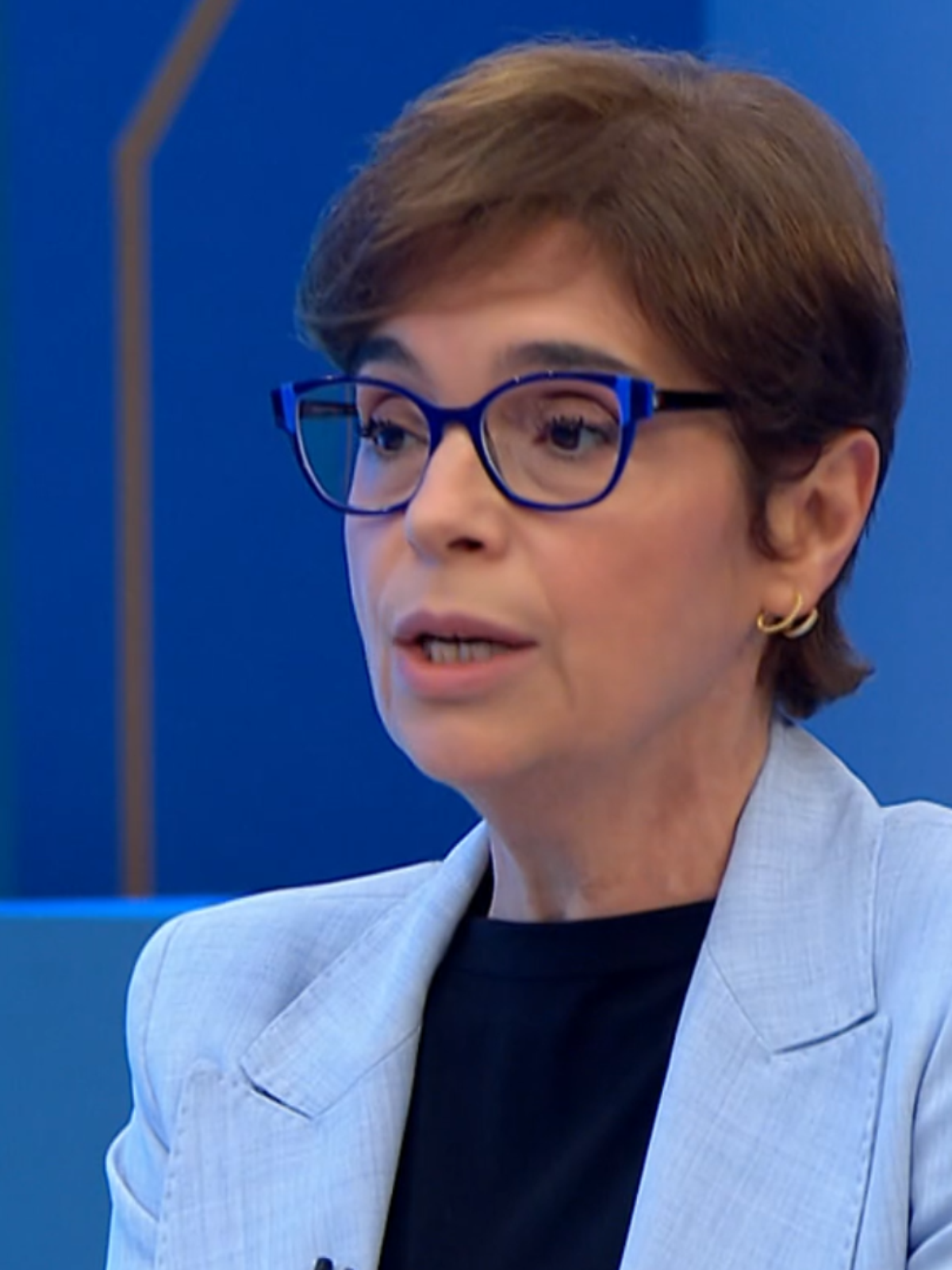 Renata Lo Prete dá bronca em Flávio Bolsonaro durante a sabatina da Globo