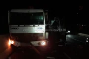 Caminhoneiro para em acostamento para ajudar colega e morre atropelado