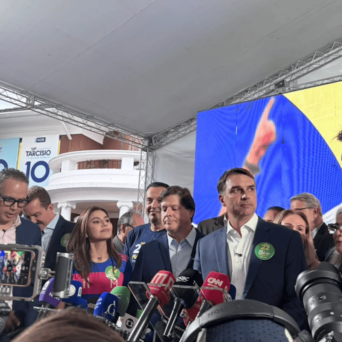 Após PT confirmar Lula em debate da Band, Flávio diz que não vai participar