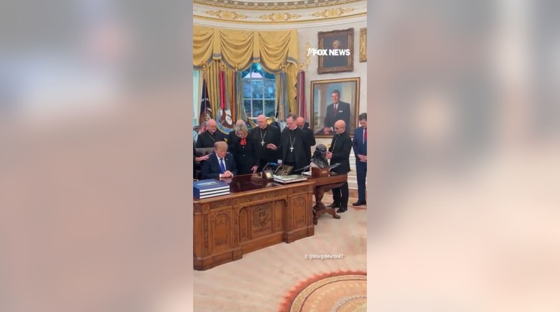A Casa Branca defende Trump após arcebispo chamar momento de oração de 'manipulado' antes das eleições intermediárias