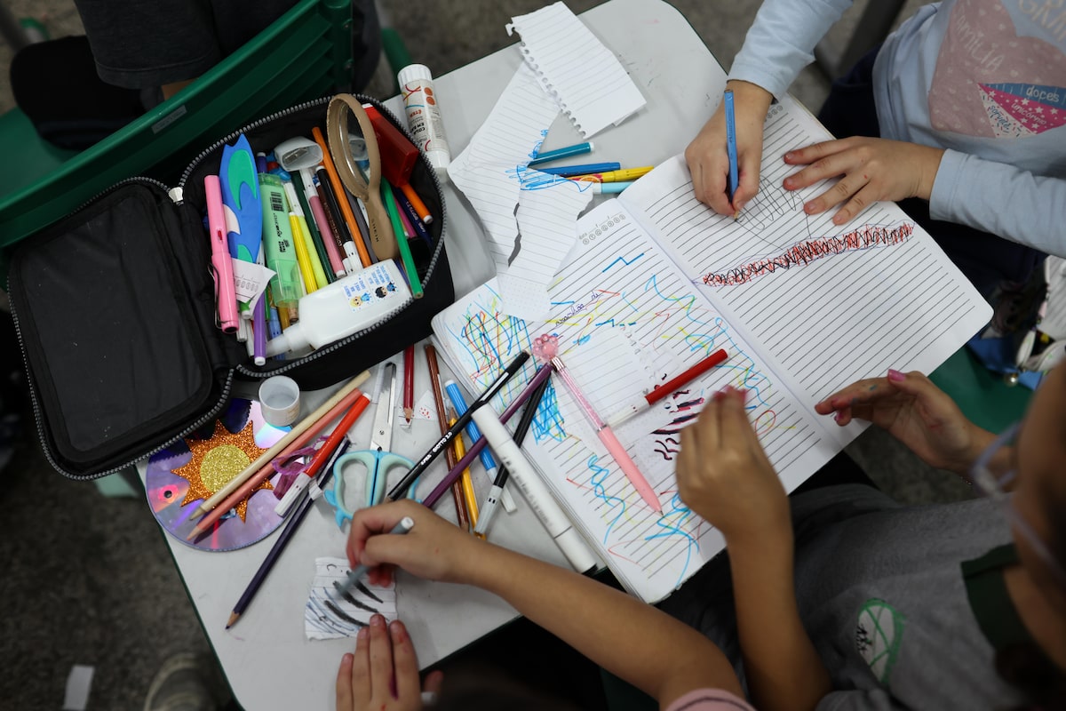 Polarização na sala de aula: como as escolas lidam com o desafio durante as eleições