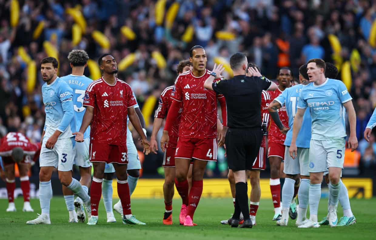 Virgil van Dijk alerta os jogadores do Manchester City a se acostumarem com atmosferas hostis