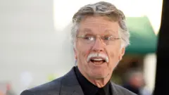 O ator americano Tom Skerritt, que estrelou em Picket Fences, Mash e Alien, faleceu aos 93 anos