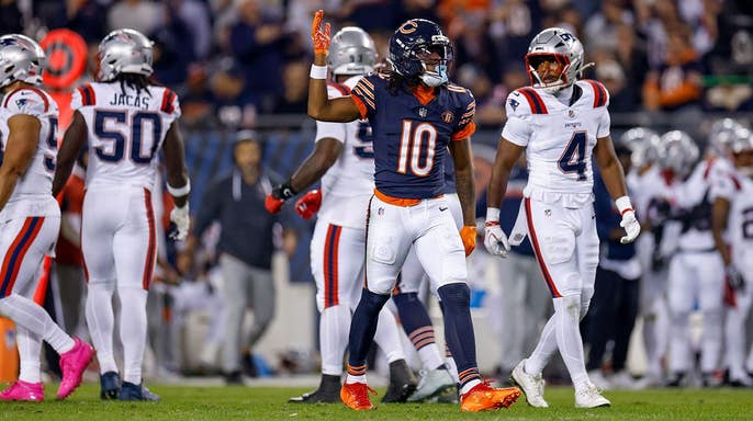 A interceptação de Drake Maye na zona de endzone se revelou custosa enquanto os Patriots caem por 30-24 contra os Bears no horário nobre
