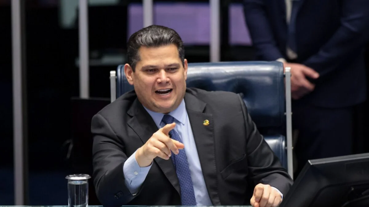Alcolumbre: fim da escala 6x1 é "conquista gigante" para os trabalhadores