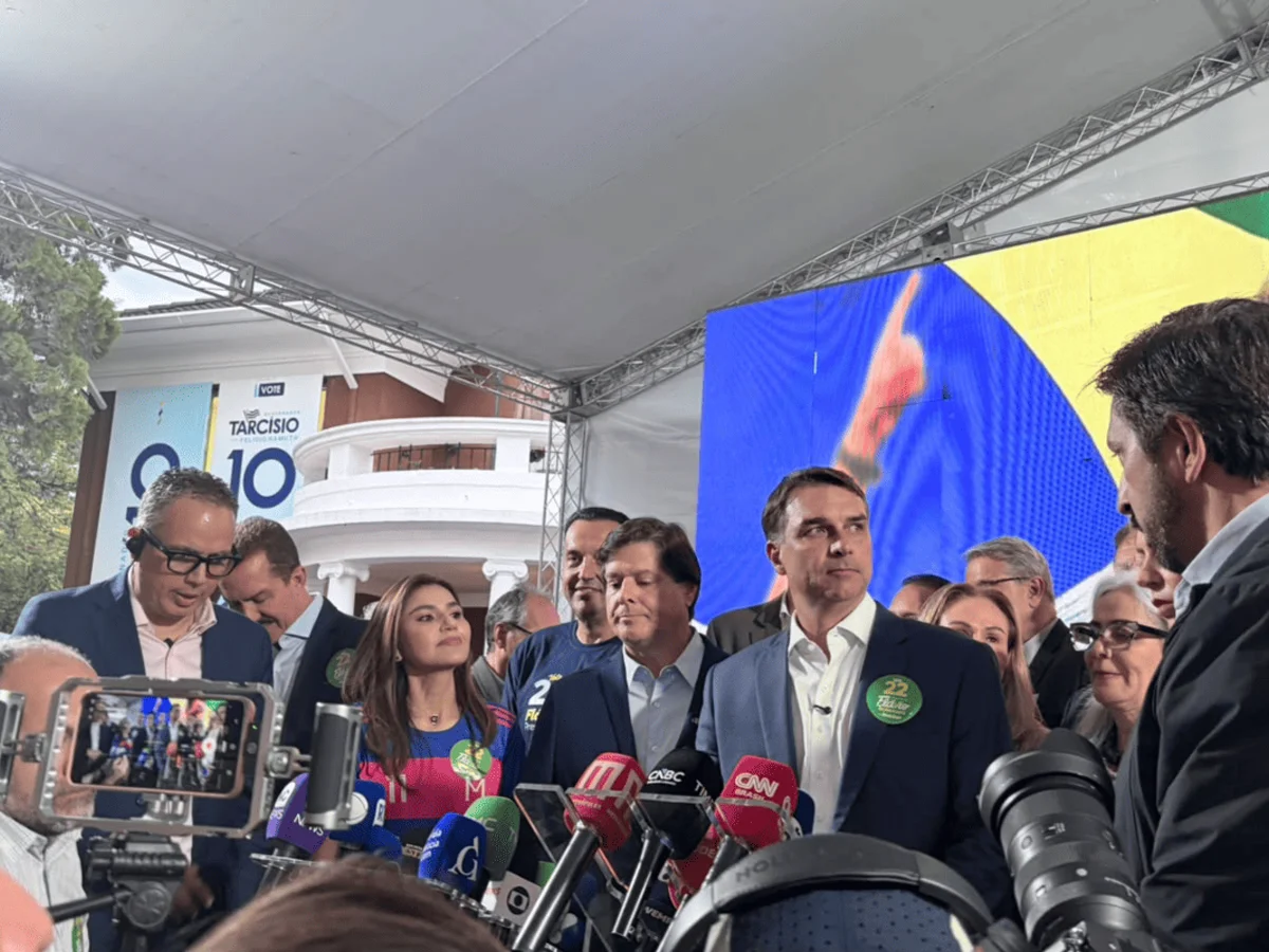 Após PT confirmar Lula em debate da Band, Flávio diz que não vai participar
