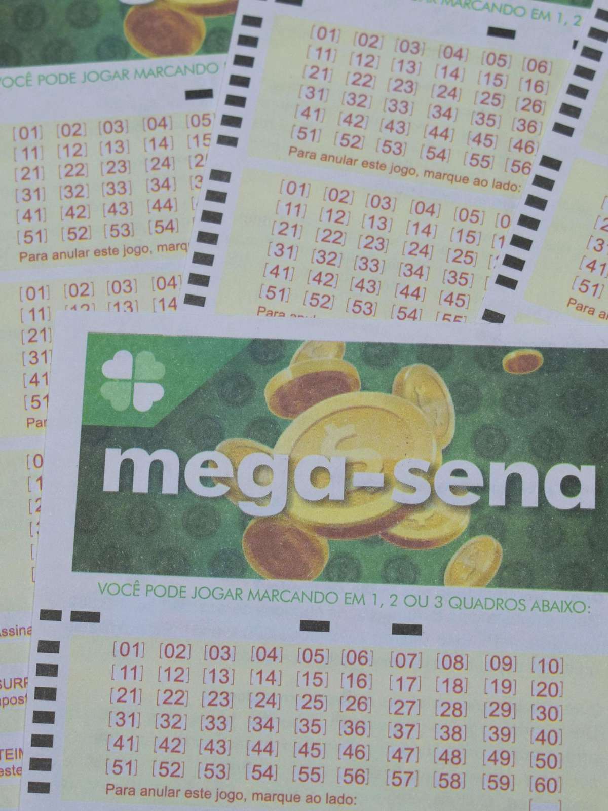 Viagem espacial, mansão em Mangaratiba e carrão esportivo: veja o que é possível comprar com bolada da Mega-Sena