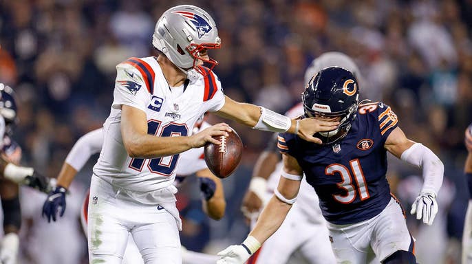A interceptação de Drake Maye na zona de endzone se revelou custosa enquanto os Patriots caem por 30-24 contra os Bears no horário nobre