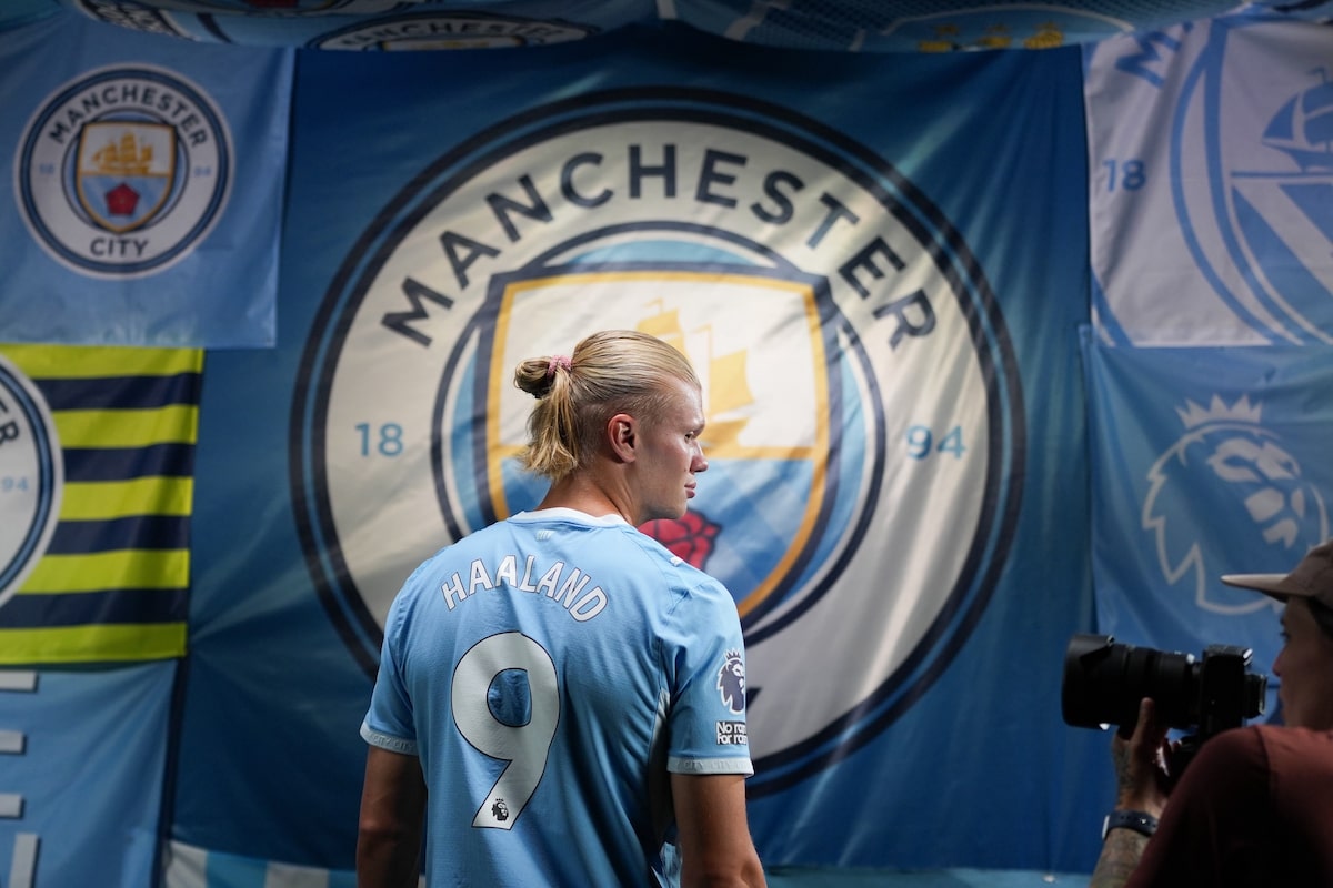 Haaland processa companhia aérea norueguesa por ‘uso ilícito’ da imagem de seu rabo de cavalo