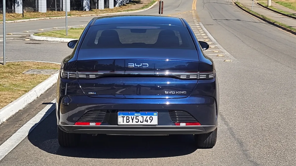 Imagem da matéria: BYD joga preços do King no chão e sedan sai mais em conta que o Dolphin