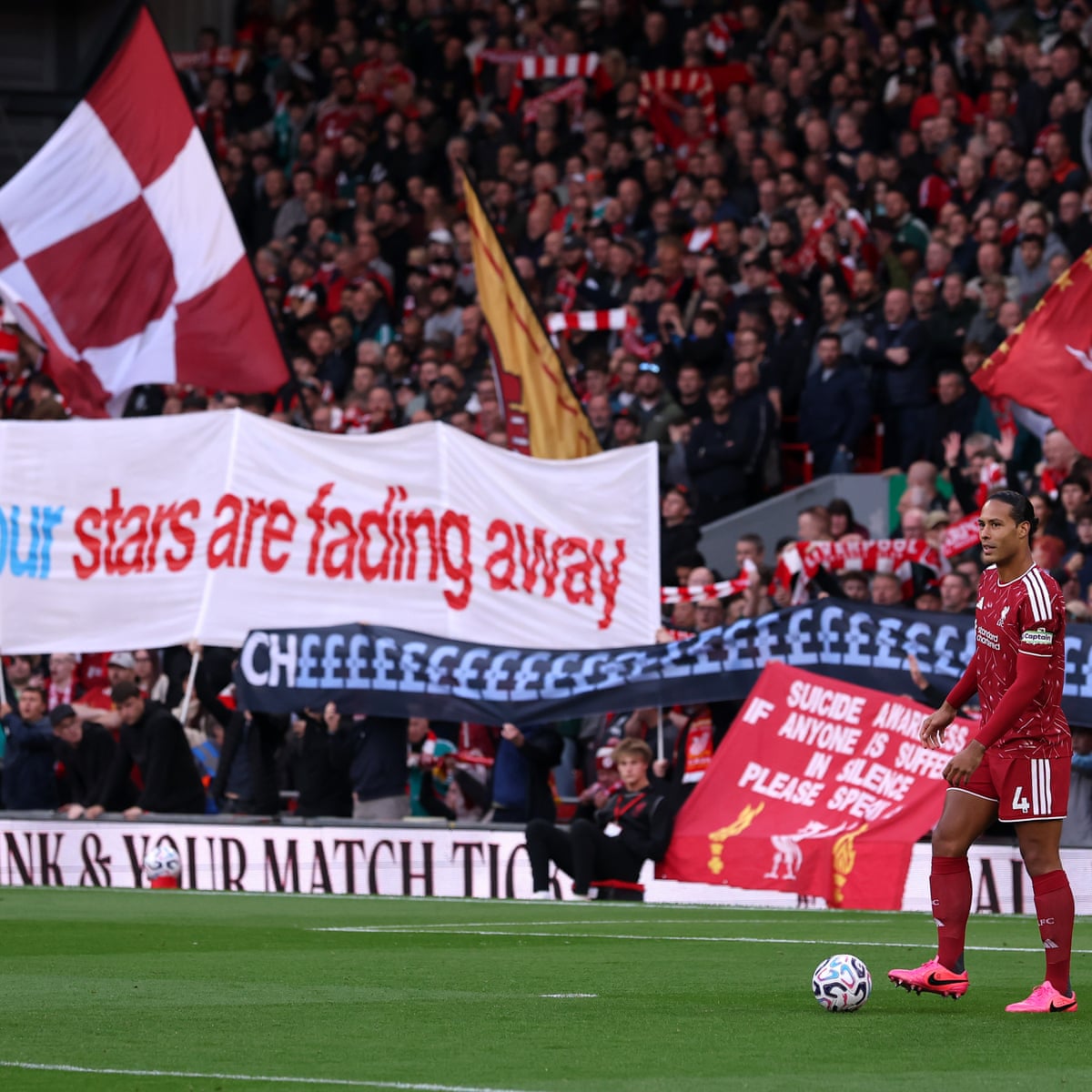 Virgil van Dijk alerta os jogadores do Manchester City a se acostumarem com atmosferas hostis
