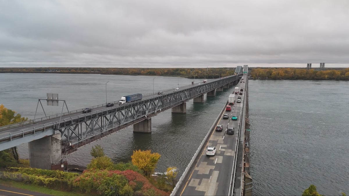Work to fix crack on Honoré-Mercier Bridge completed, all lanes open