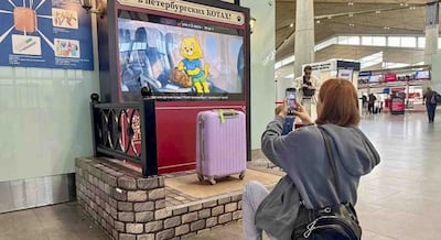 Un aeropuerto de Rusia instala una báscula que mide el equipaje en gatos