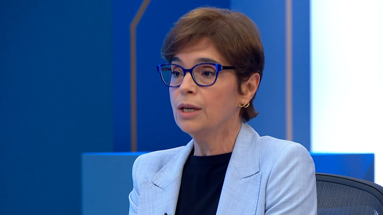 Renata Lo Prete dá bronca em Flávio Bolsonaro durante a sabatina da Globo