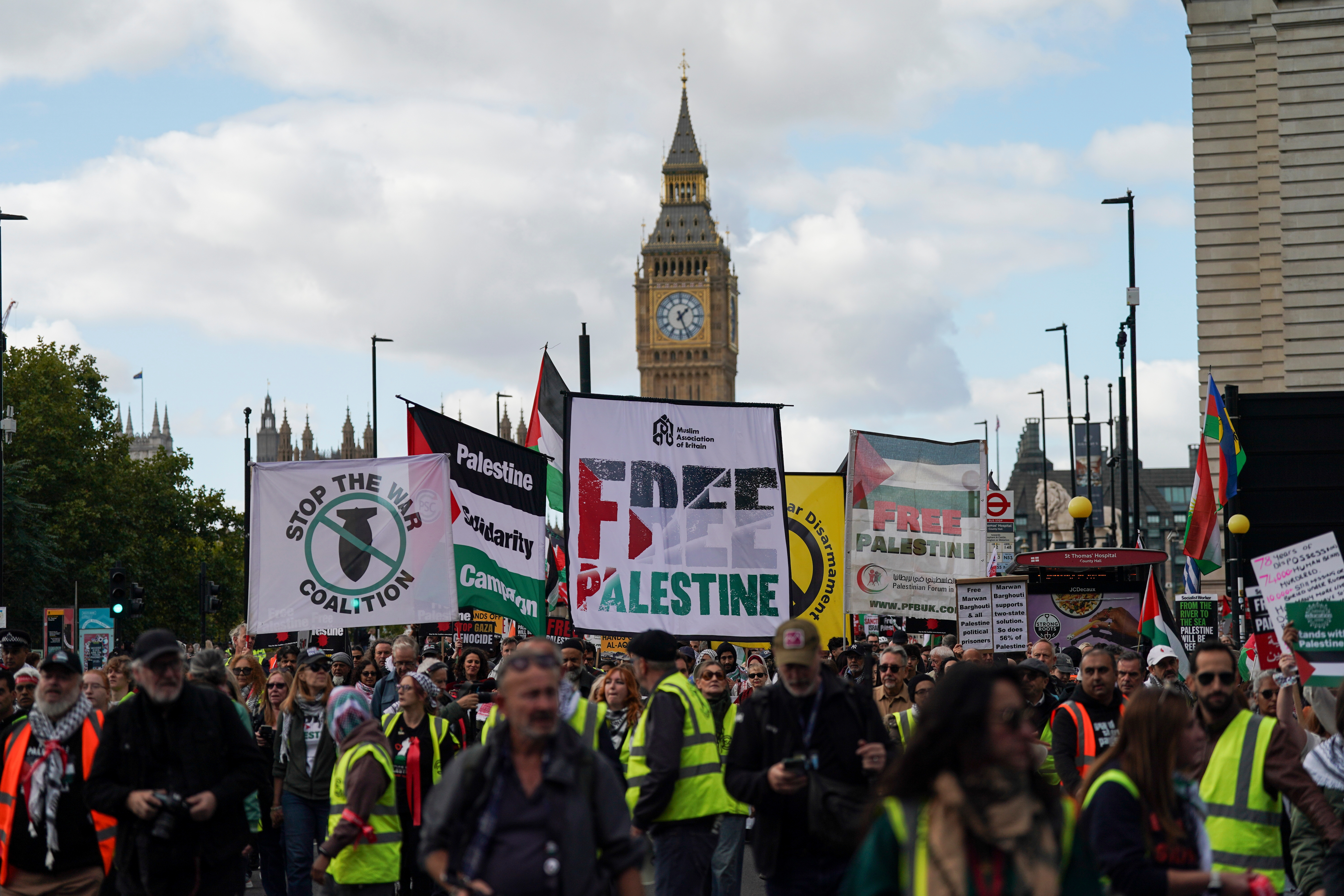 Três prisioneiros palestinos enfrentam negligência médica nas prisões israelenses