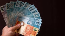 Bolsa Família começa a pagar 19,3 milhões de pessoas com reajuste de 15% a partir de hoje