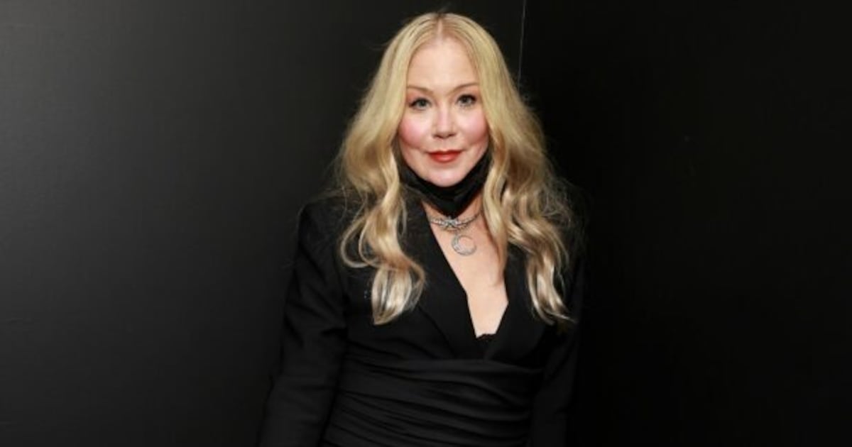 Christina Applegate revela diagnóstico errado de esclerose múltipla e relata piora na saúde