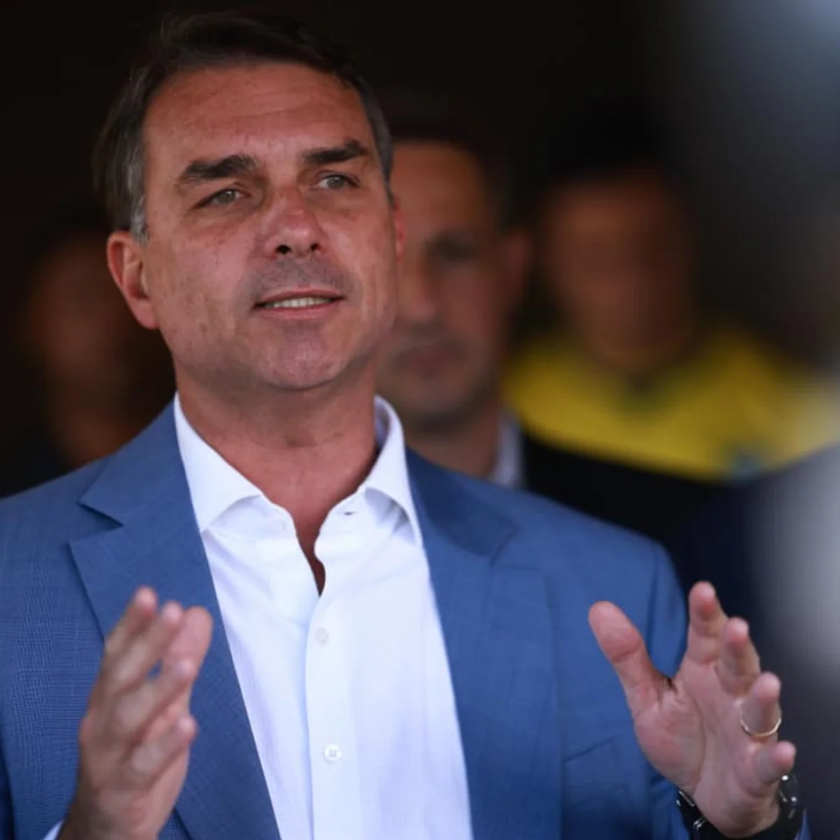 Flávio fala em "clima de velório" no PT e chama Lula de "cansado"