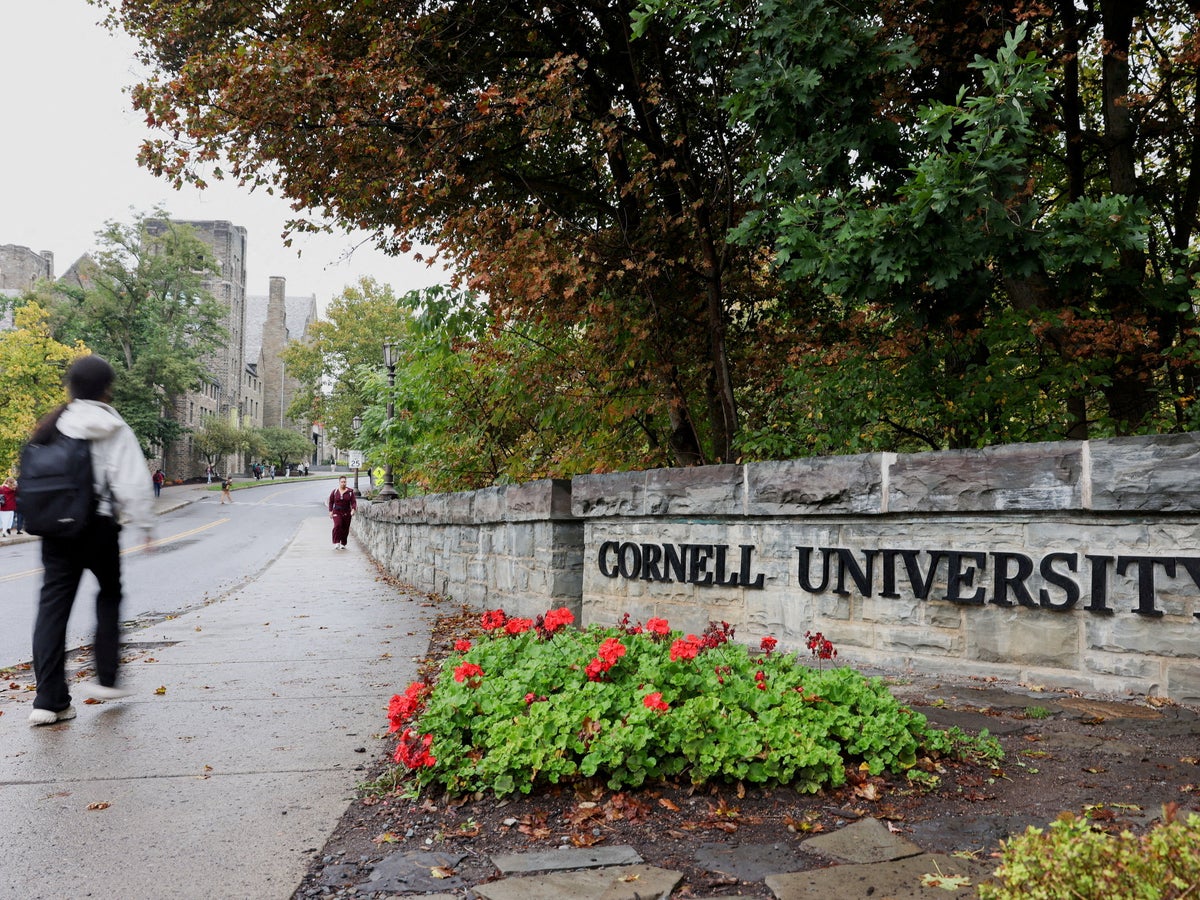O presidente da Cornell admite que soube há meses sobre a alegada estupro coletivo por uma gangue de fraternidade, mas não se demitirá