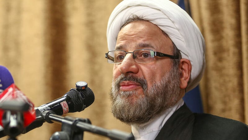 Um membro do conselho de administração de uma caridade britânica pertencia a um conselho iraniano sancionado para moralidade.