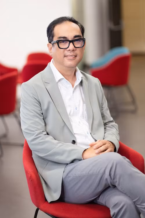 PGS.TS Nguyễn Văn Thăng Long - Ph&oacute; chủ nhiệm bộ m&ocirc;n Truyền th&ocirc;ng chuy&ecirc;n nghiệp, Trường Đại học RMIT Việt Nam