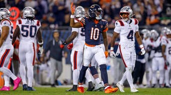 A interceptação de Drake Maye na zona de endzone se revelou custosa enquanto os Patriots caem por 30-24 contra os Bears no horário nobre