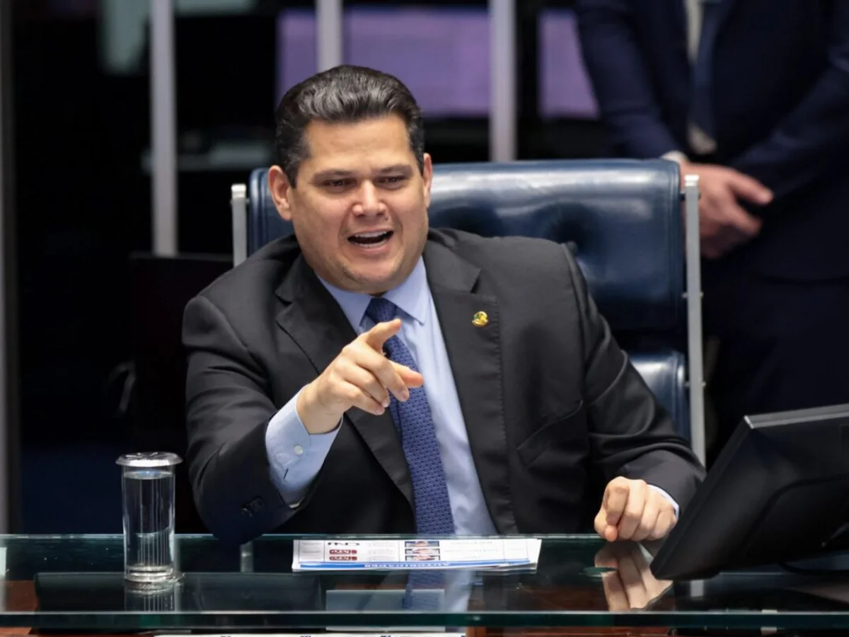 Alcolumbre: fim da escala 6x1 é "conquista gigante" para os trabalhadores