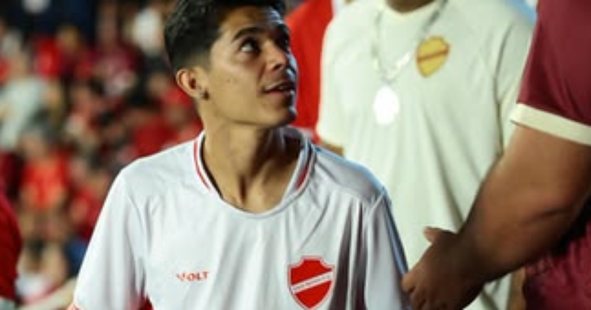 Influencer goiano preso pelo ICE nos EUA é deportado para o Brasil