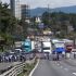 Las filas en ambos carriles, tanto en dirección a la Ciudad de México como a Toluca, son largas debido al bloqueo