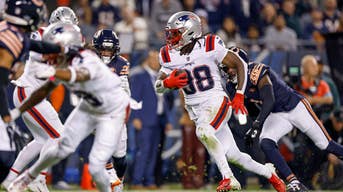 A interceptação de Drake Maye na zona de endzone se revelou custosa enquanto os Patriots caem por 30-24 contra os Bears no horário nobre