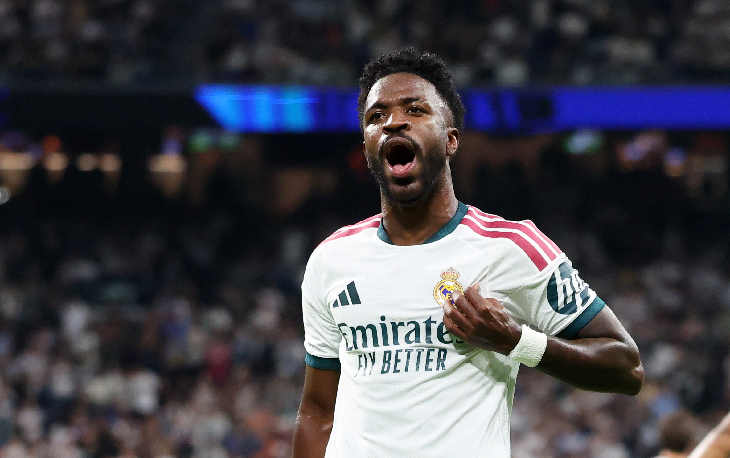 Vini Jr. é suspenso por 4 jogos após puxar cabelo de rival e desfalca Real Madrid no clássico